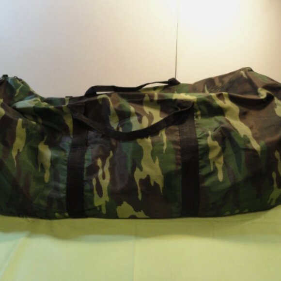 NEW M-81 WOODLAND BDU GYM DUFFLE BAG WATERPROOF 30 INCHES LENGTH LD 6364 - Picture 1 of 6